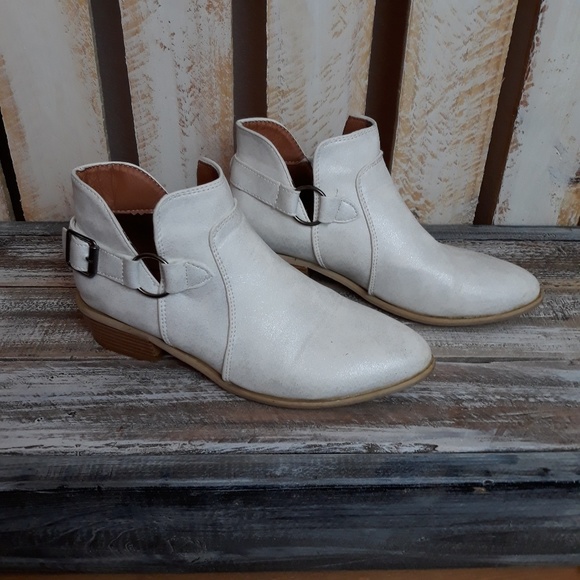 European boutique white Ankle booties - Picture 3 of 8